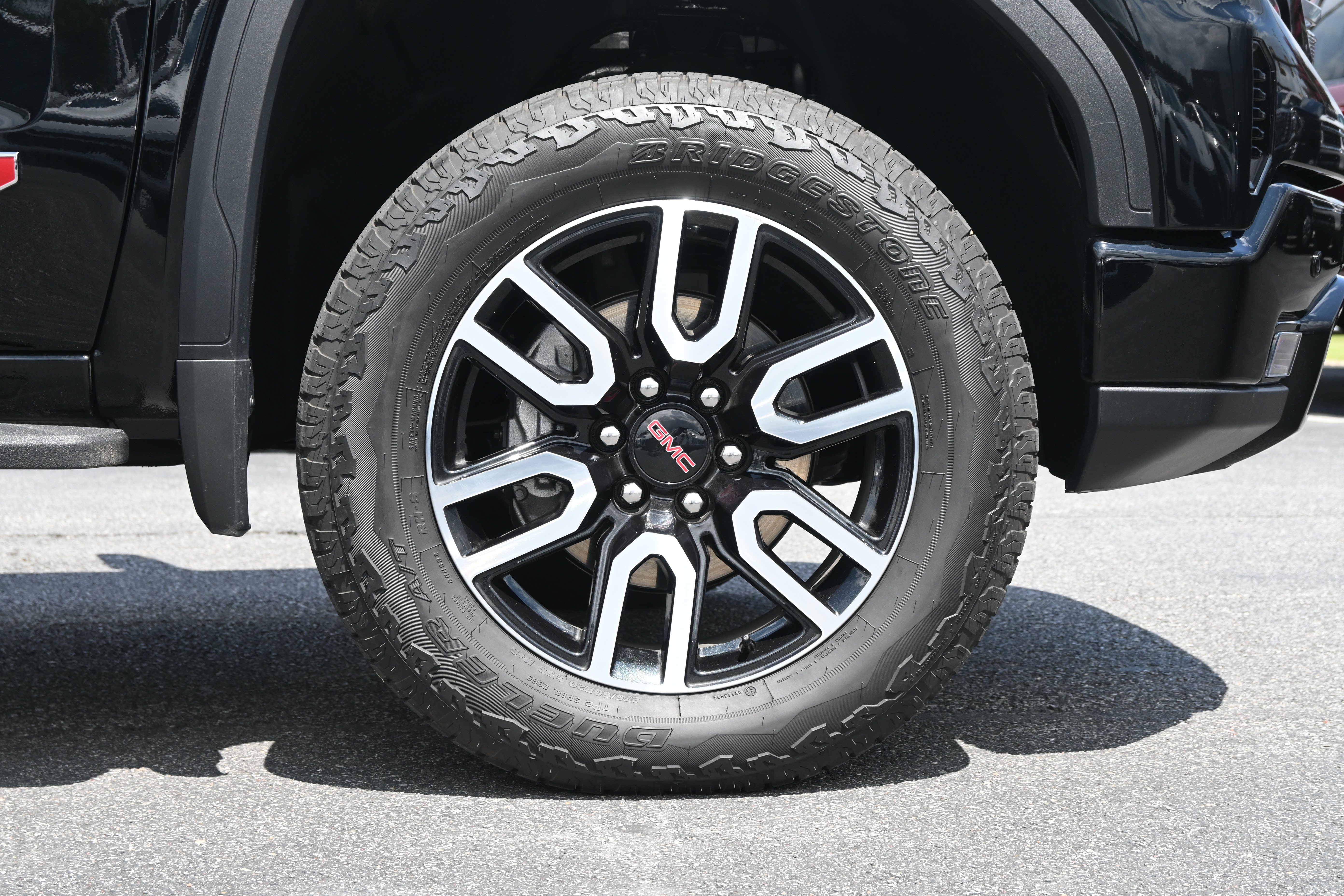 Used 2025 GMC Sierra 1500 AT4 w/ AT4 Premium Package AWD/4WD image 13