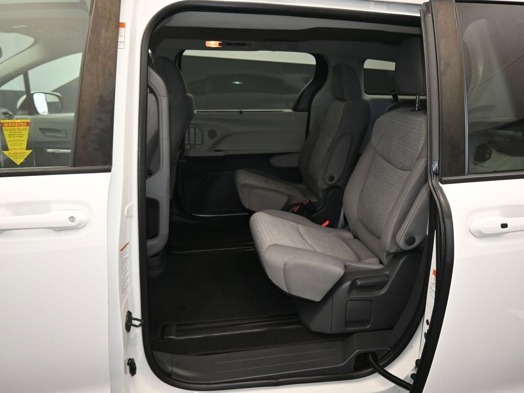 Used 2021 Toyota Sienna LE image 28