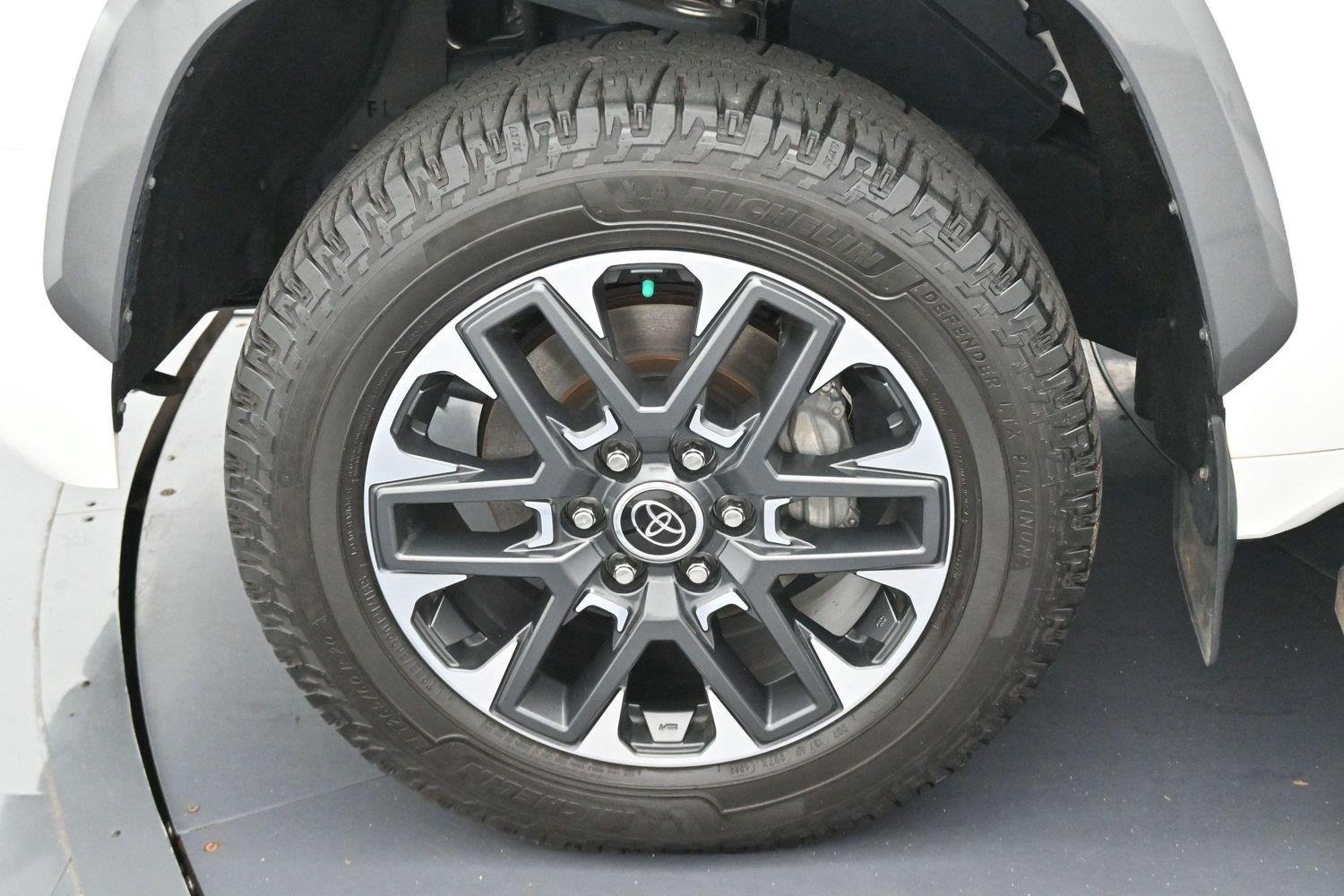 Used 2023 Toyota Tundra Limited AWD/4WD image 38