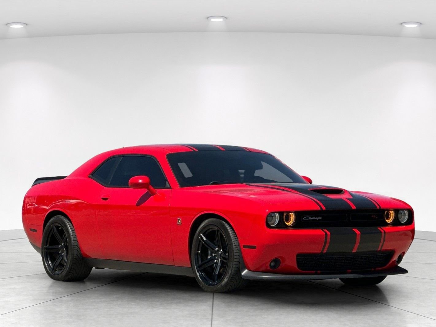Used 2019 Dodge Challenger R/T Scat Pack w/ Scat Pack Stripe RWD image 8