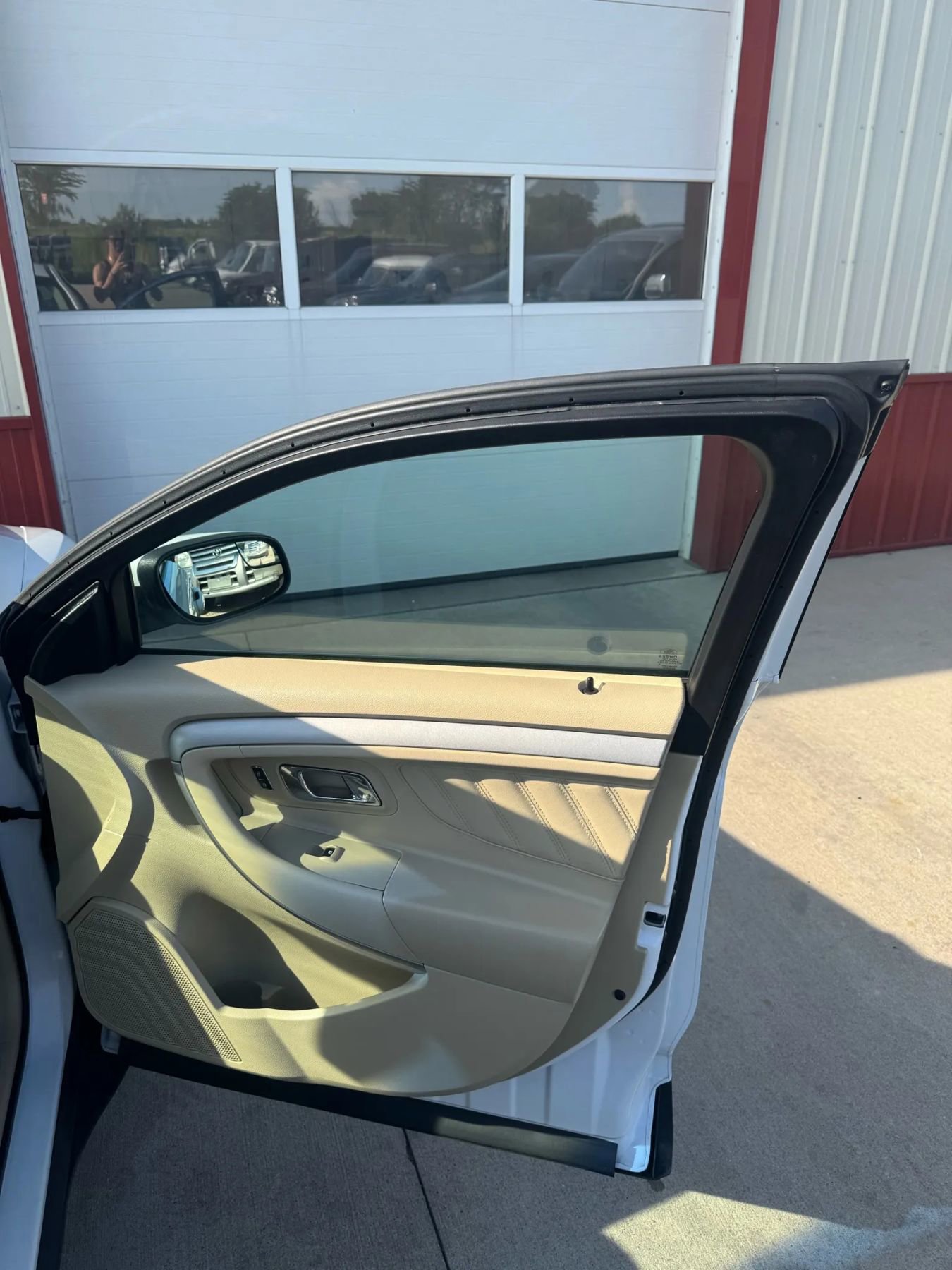 Used 2016 Ford Taurus SEL image 16