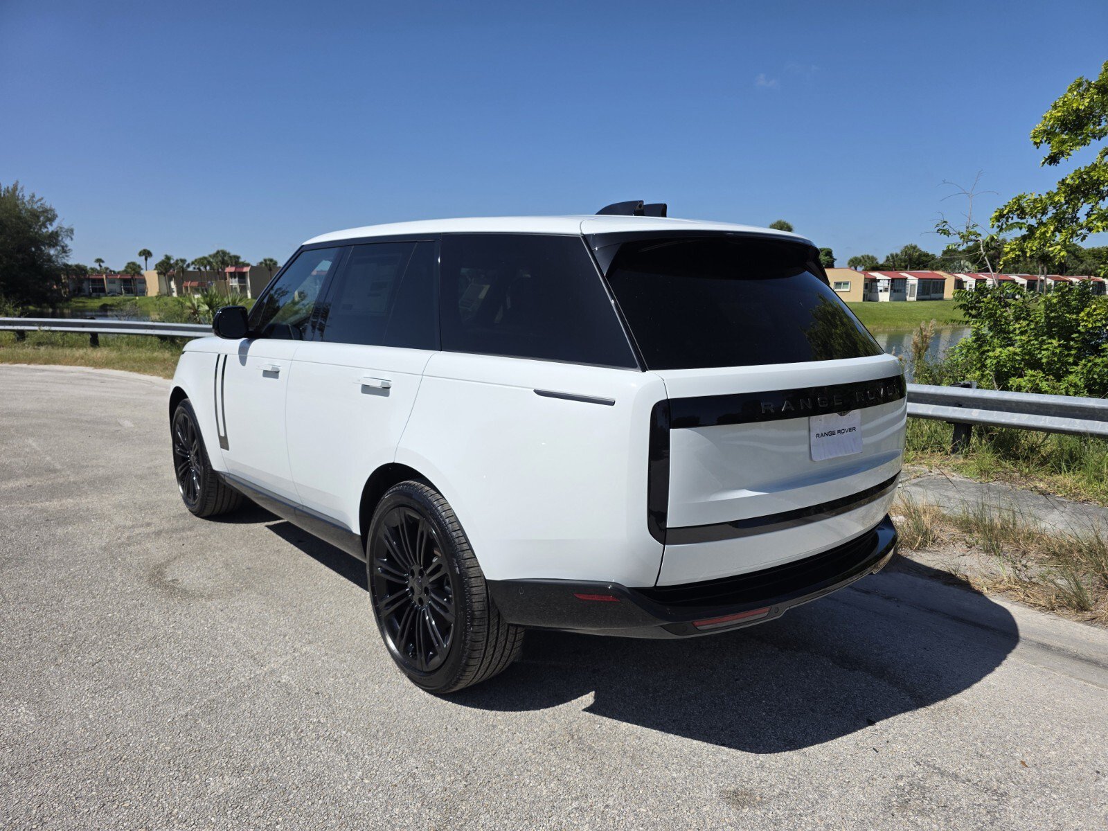 New 2026 Land Rover Range Rover SE AWD/4WD image 2