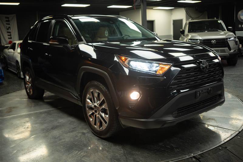 Used 2021 Toyota RAV4 XLE Premium AWD/4WD image 5