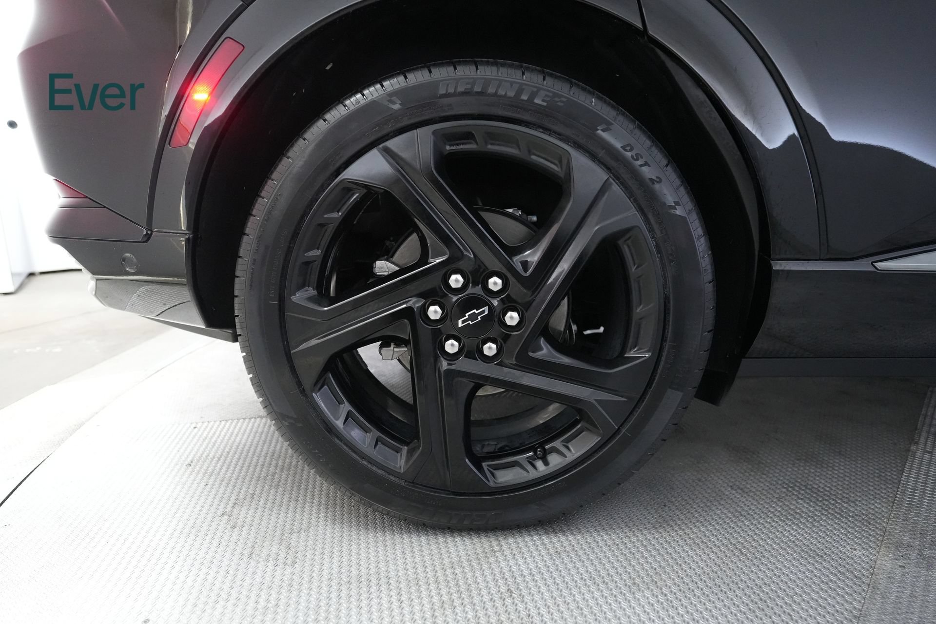 Used 2024 Chevrolet Equinox EV RS FWD image 21