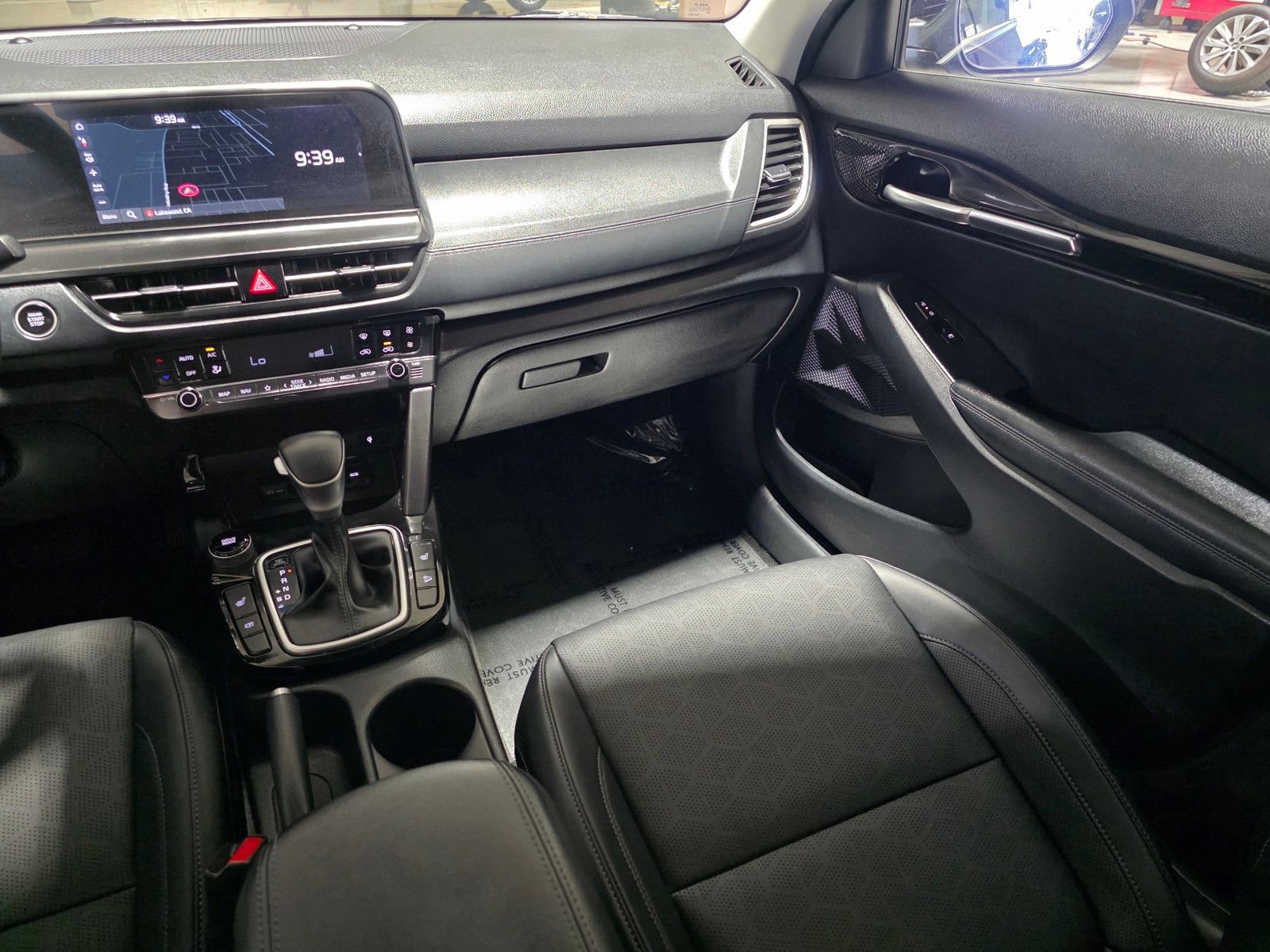 Used 2024 Kia Seltos EX image 17