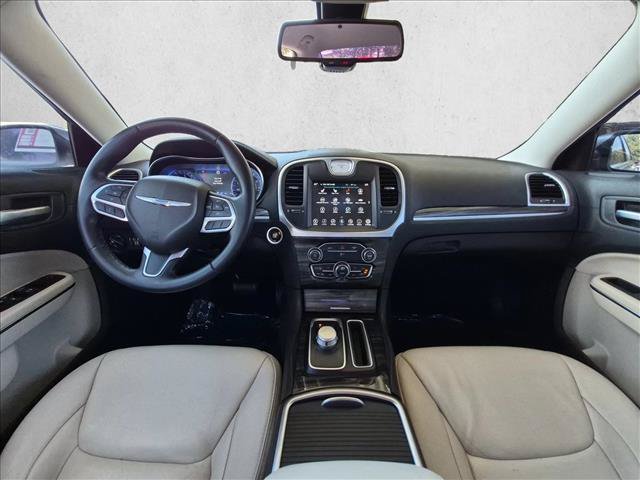Used 2017 Chrysler 300 Limited RWD image 17