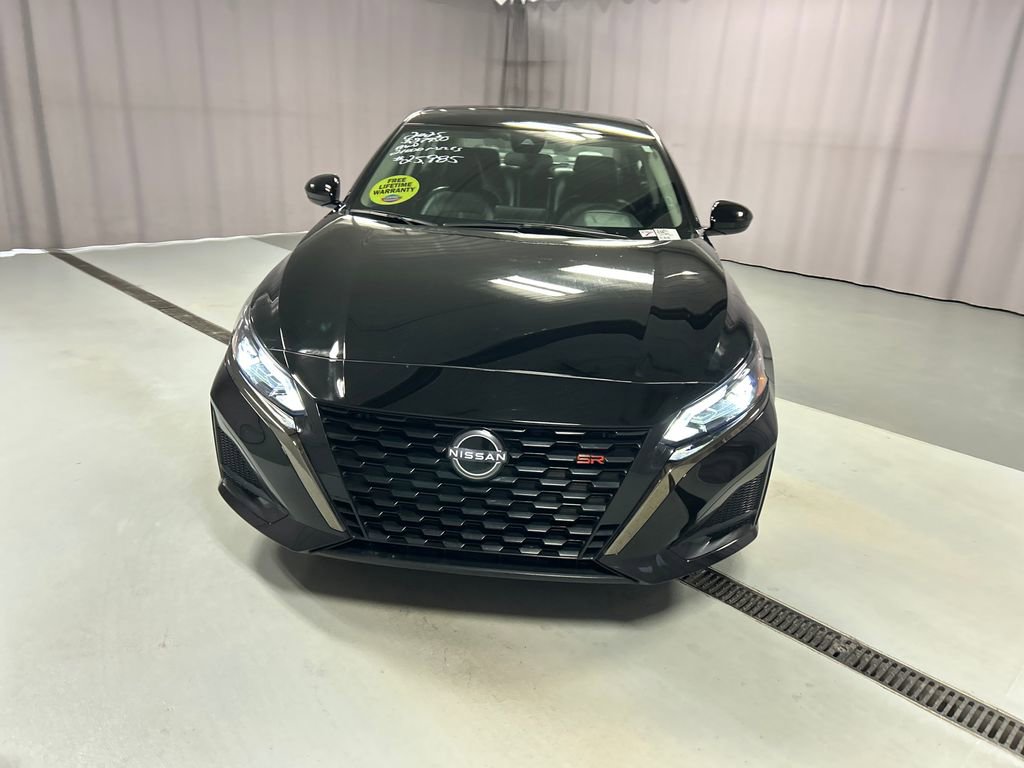 Used 2025 Nissan Altima 2.5 SR image 2