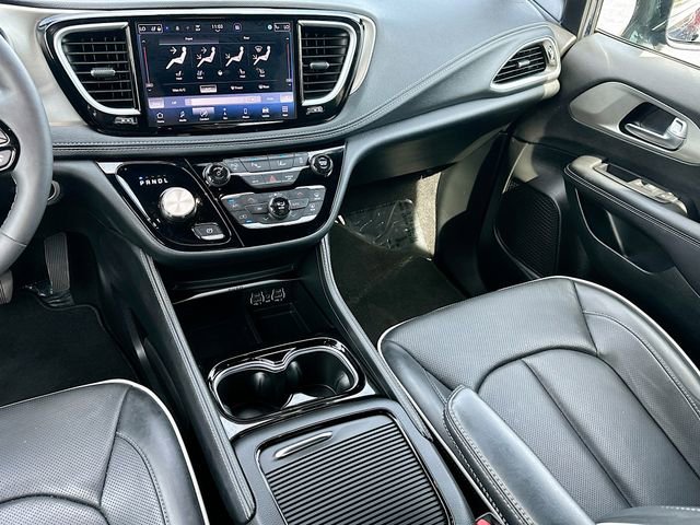 Used 2024 Chrysler Pacifica Premium image 24