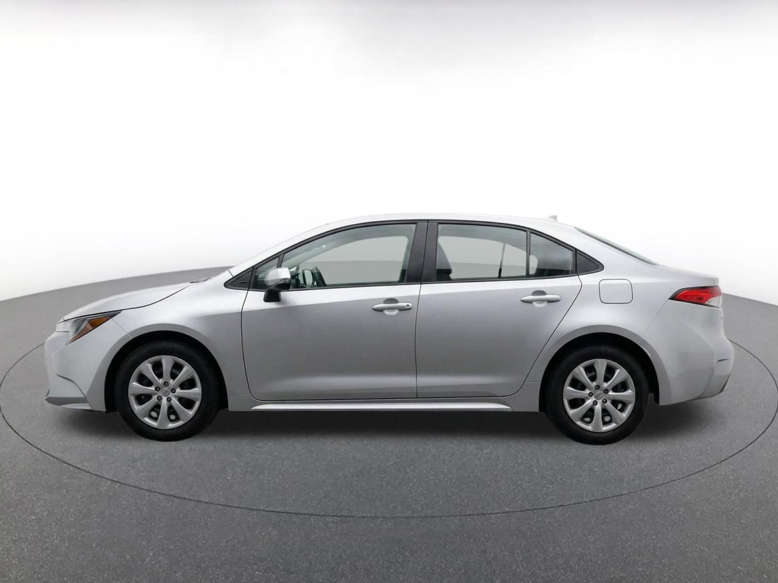 Used 2025 Toyota Corolla LE FWD image 5