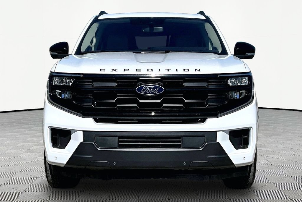 Certified 2025 Ford Expedition Active AWD/4WD image 3