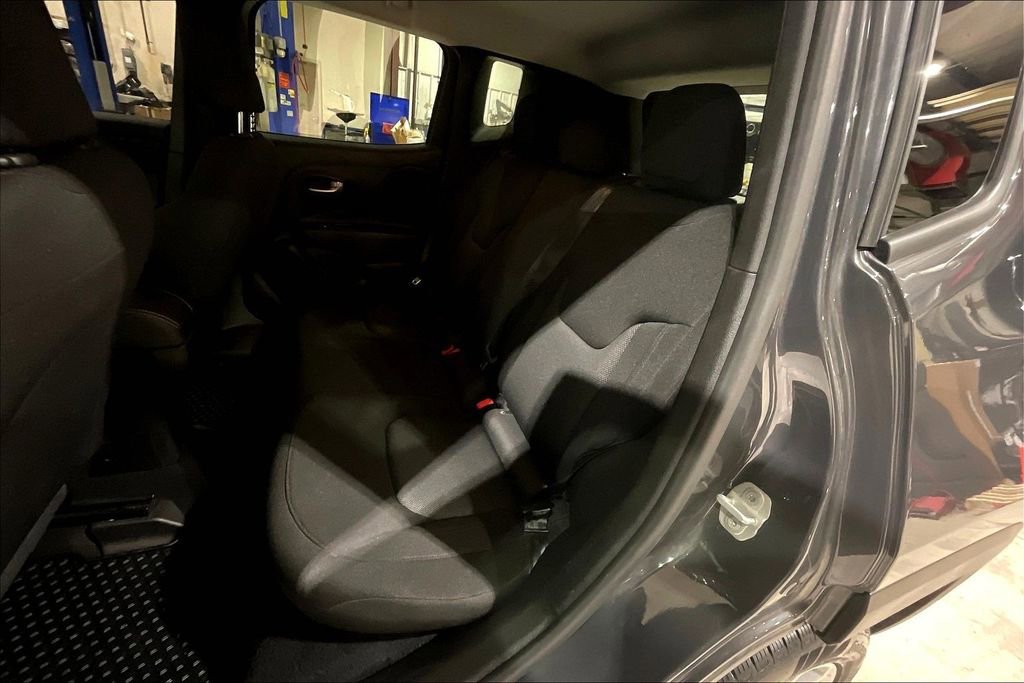Used 2023 Jeep Renegade Latitude image 24