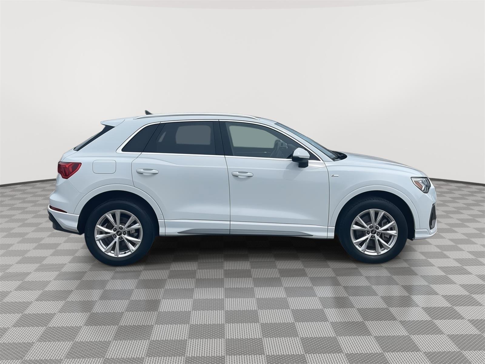 Used 2023 Audi Q3 2.0T Premium Plus AWD/4WD image 4