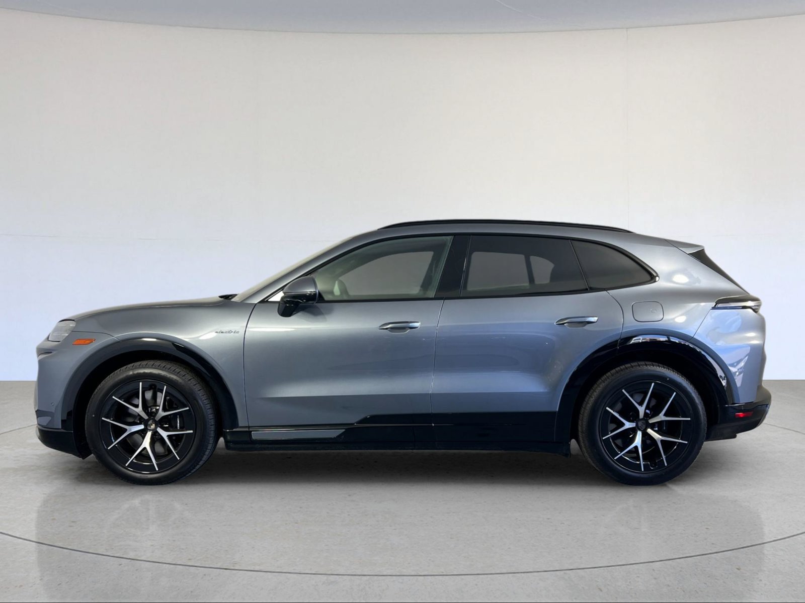 Certified 2026 Porsche Cayenne Turbo AWD/4WD image 2