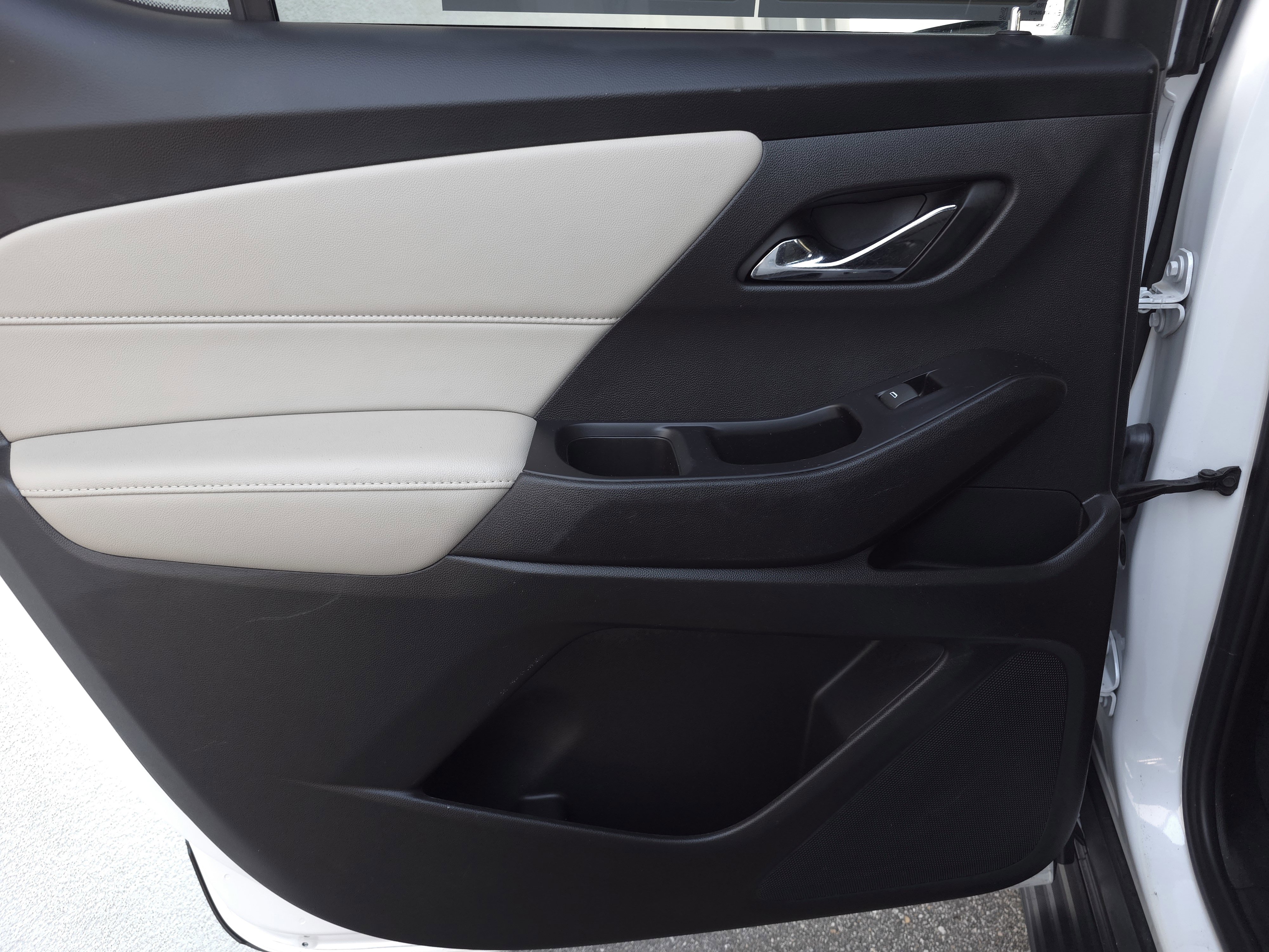 Used 2023 Chevrolet Traverse LT w/ LT Premium Package image 32