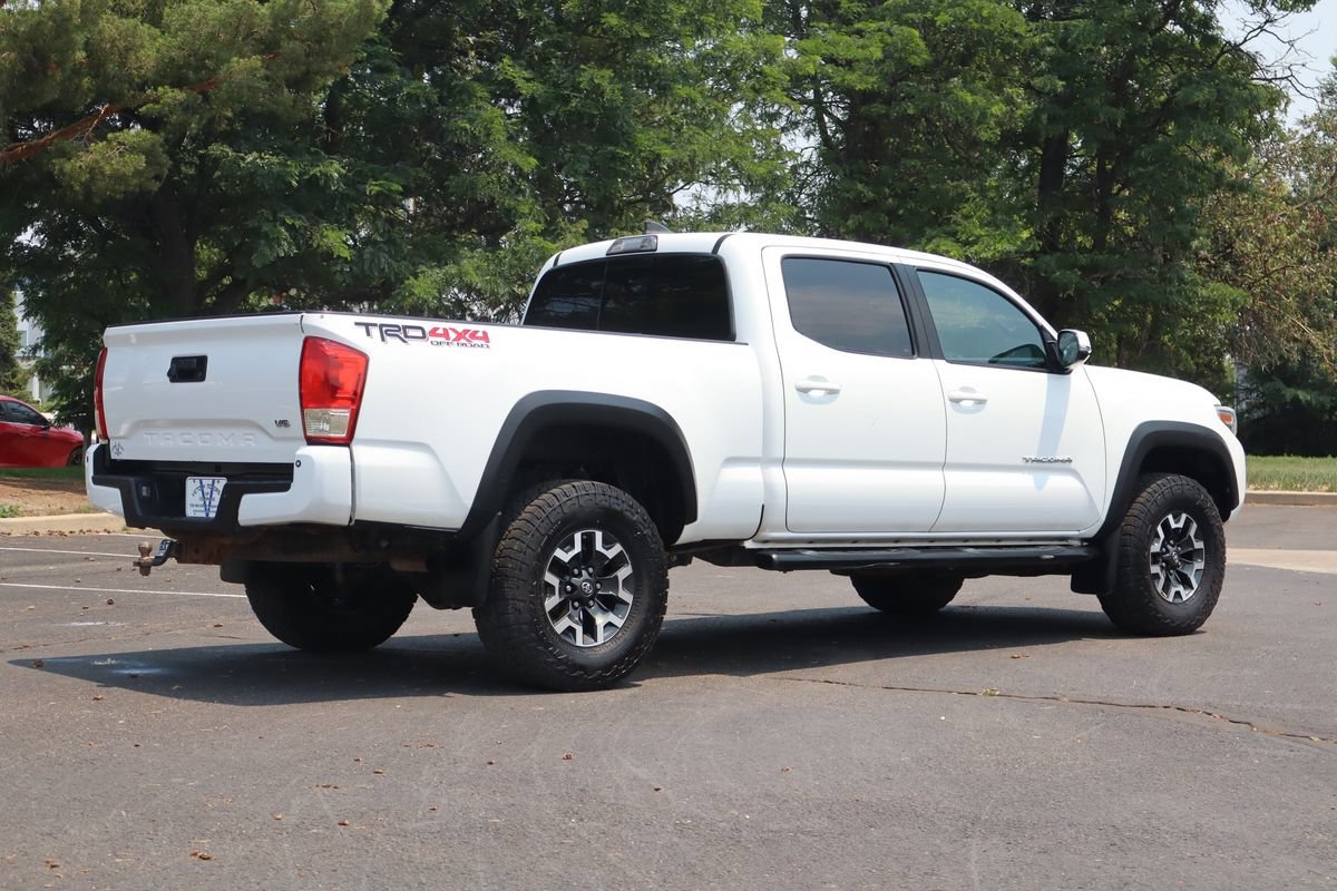 Used 2017 Toyota Tacoma TRD Off-Road w/ Premium & Technology Package AWD/4WD image 5