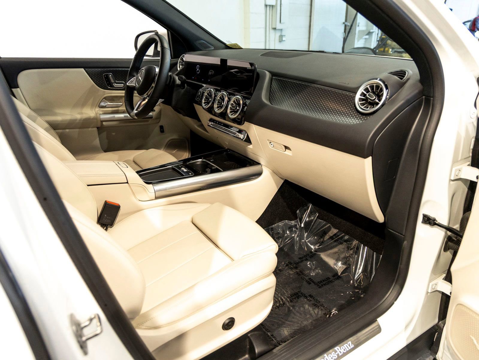 Used 2025 Mercedes-Benz GLA 250 image 29