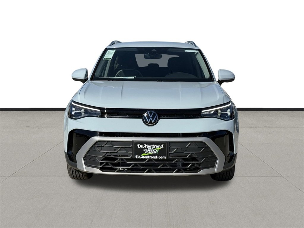 New 2026 Volkswagen Taos SE image 2