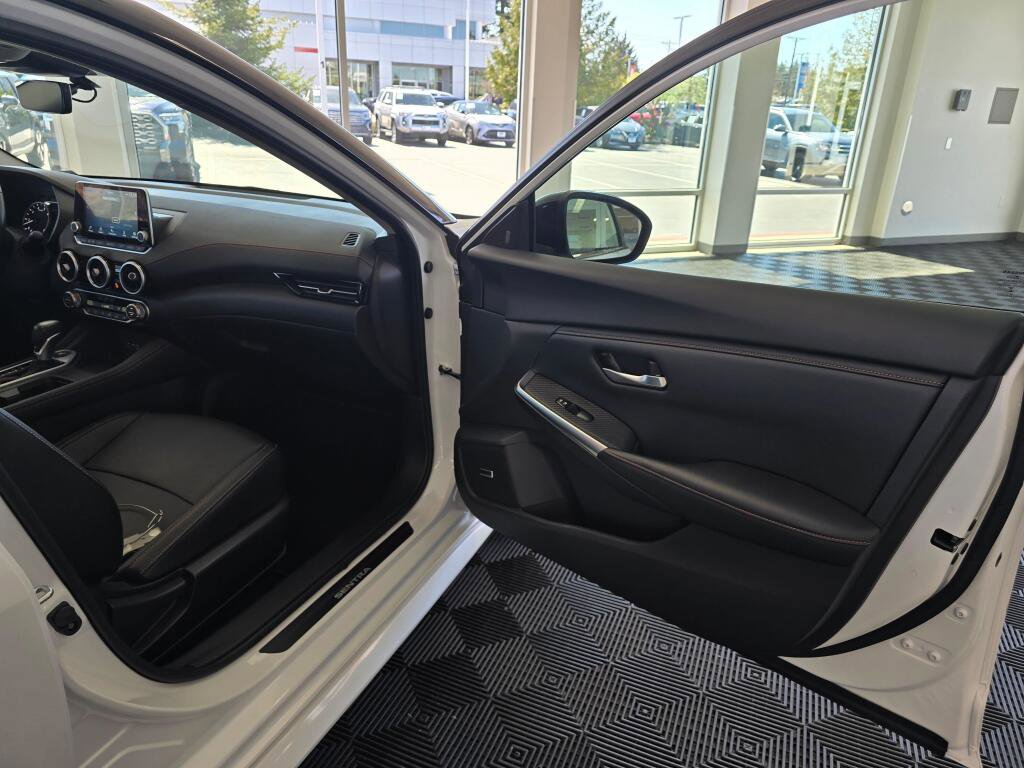Used 2023 Nissan Sentra SR w/ SR Premium Package image 41