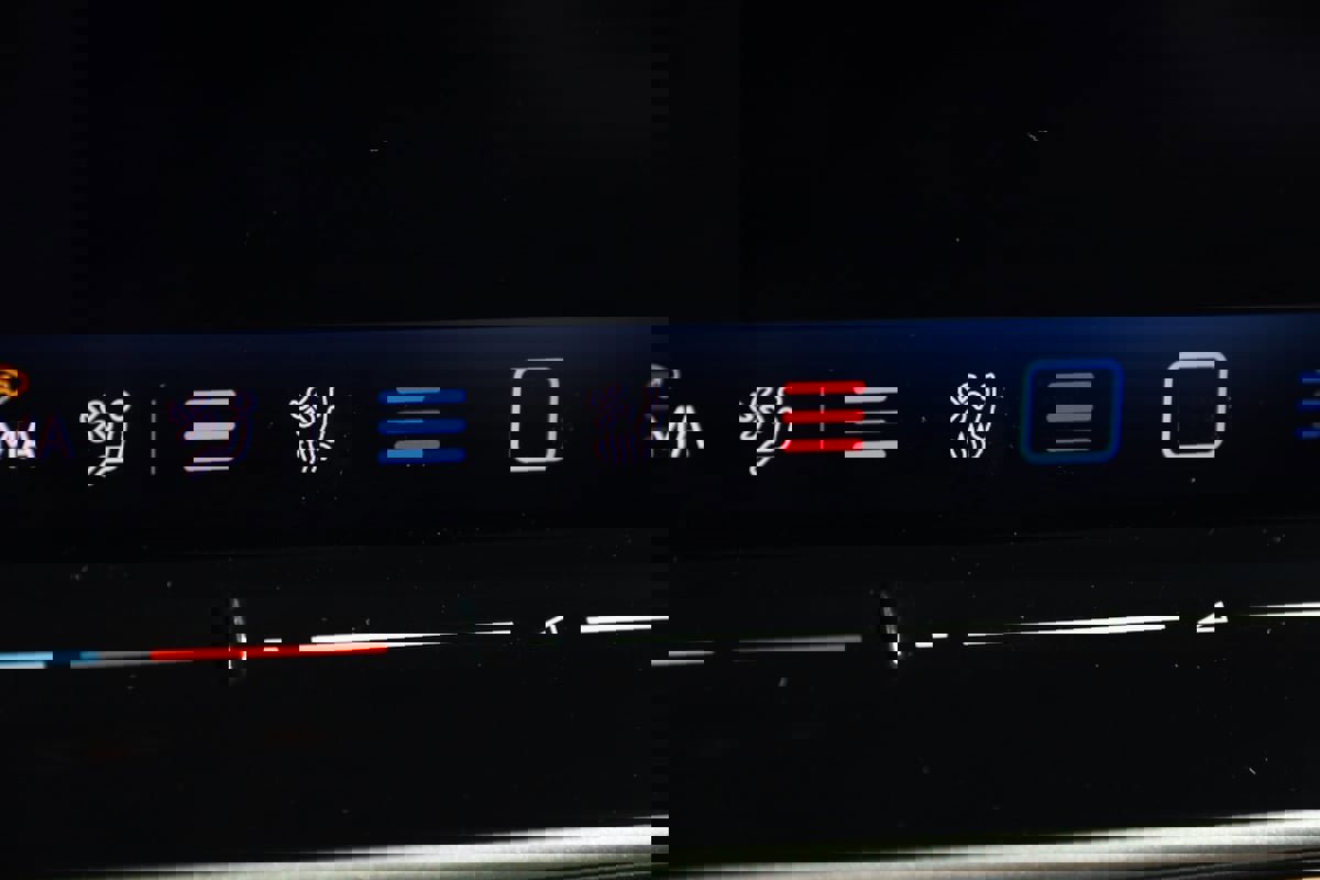 Used 2025 Volkswagen ID. Buzz Pro S image 8