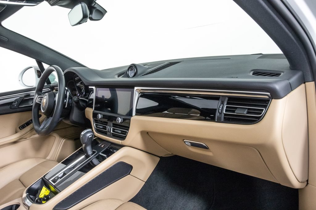 Used 2024 Porsche Macan AWD/4WD image 18