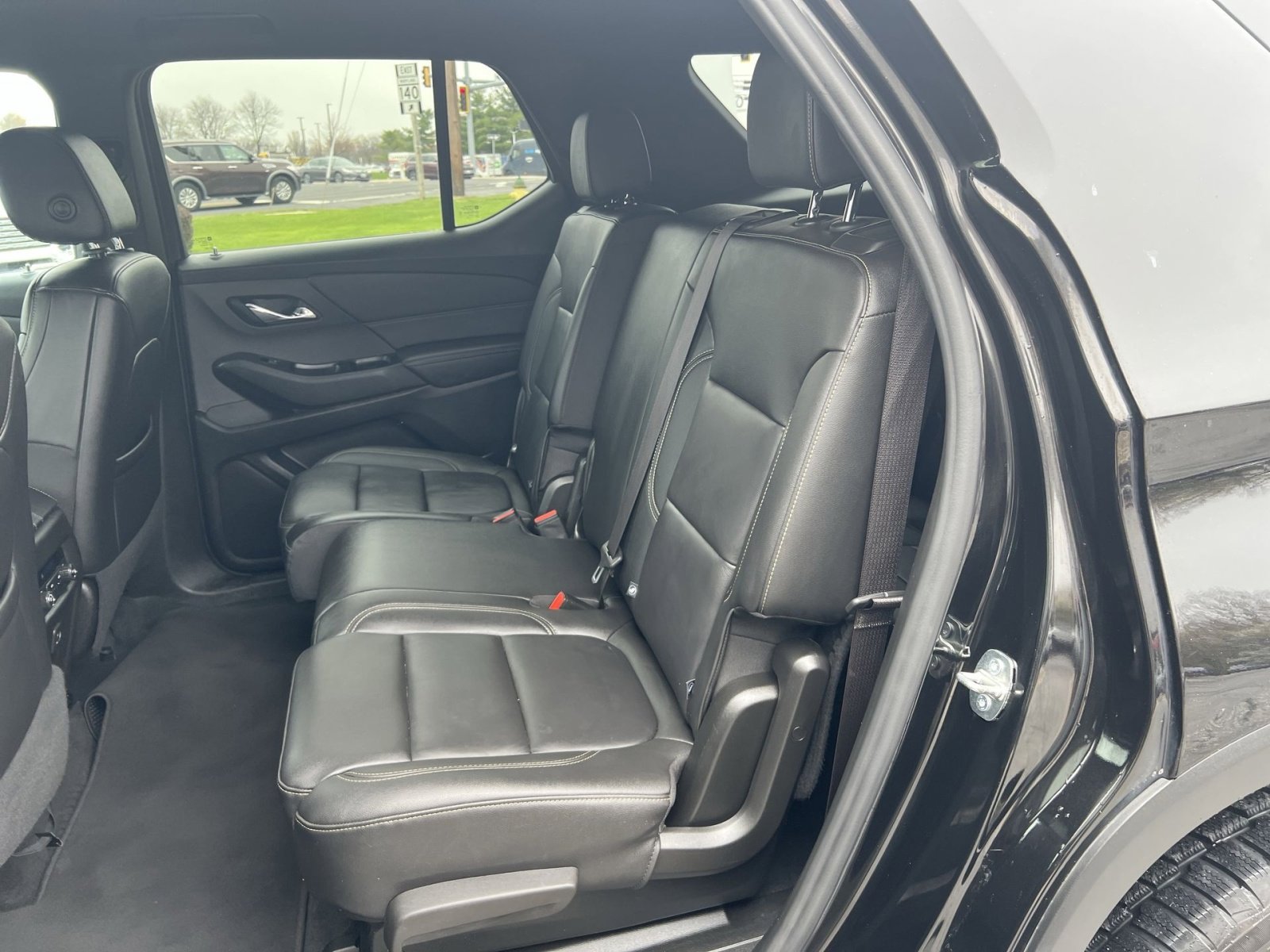 Used 2023 Chevrolet Traverse LT image 23