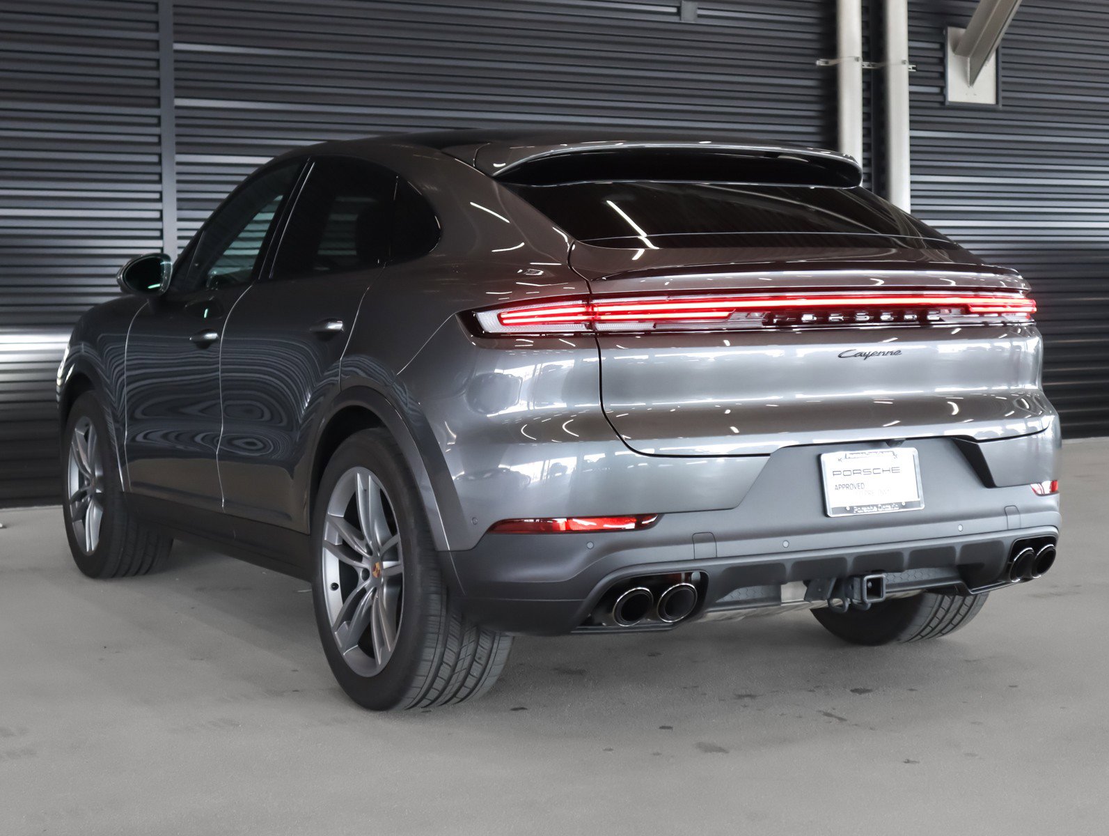 Certified 2025 Porsche Cayenne Coupe image 3