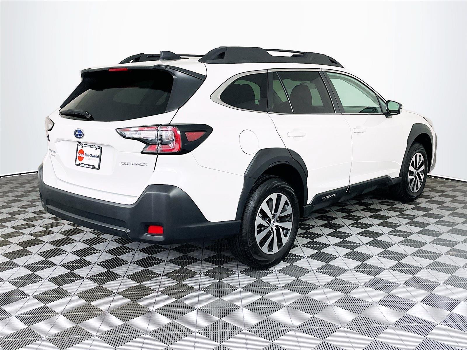 Certified 2025 Subaru Outback Premium AWD/4WD image 10