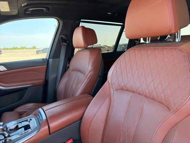 Used 2022 BMW X7 xDrive40i w/ M Sport Package image 16