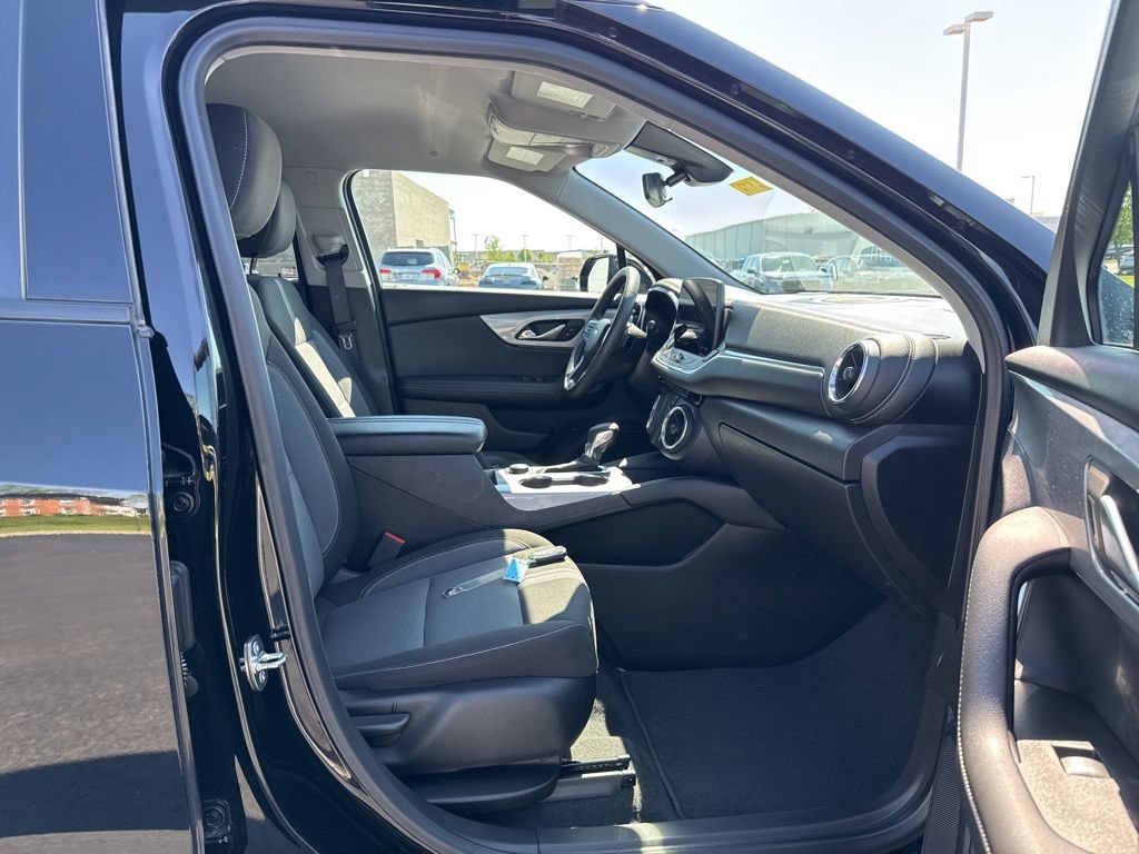 Used 2023 Chevrolet Blazer LT AWD/4WD image 39
