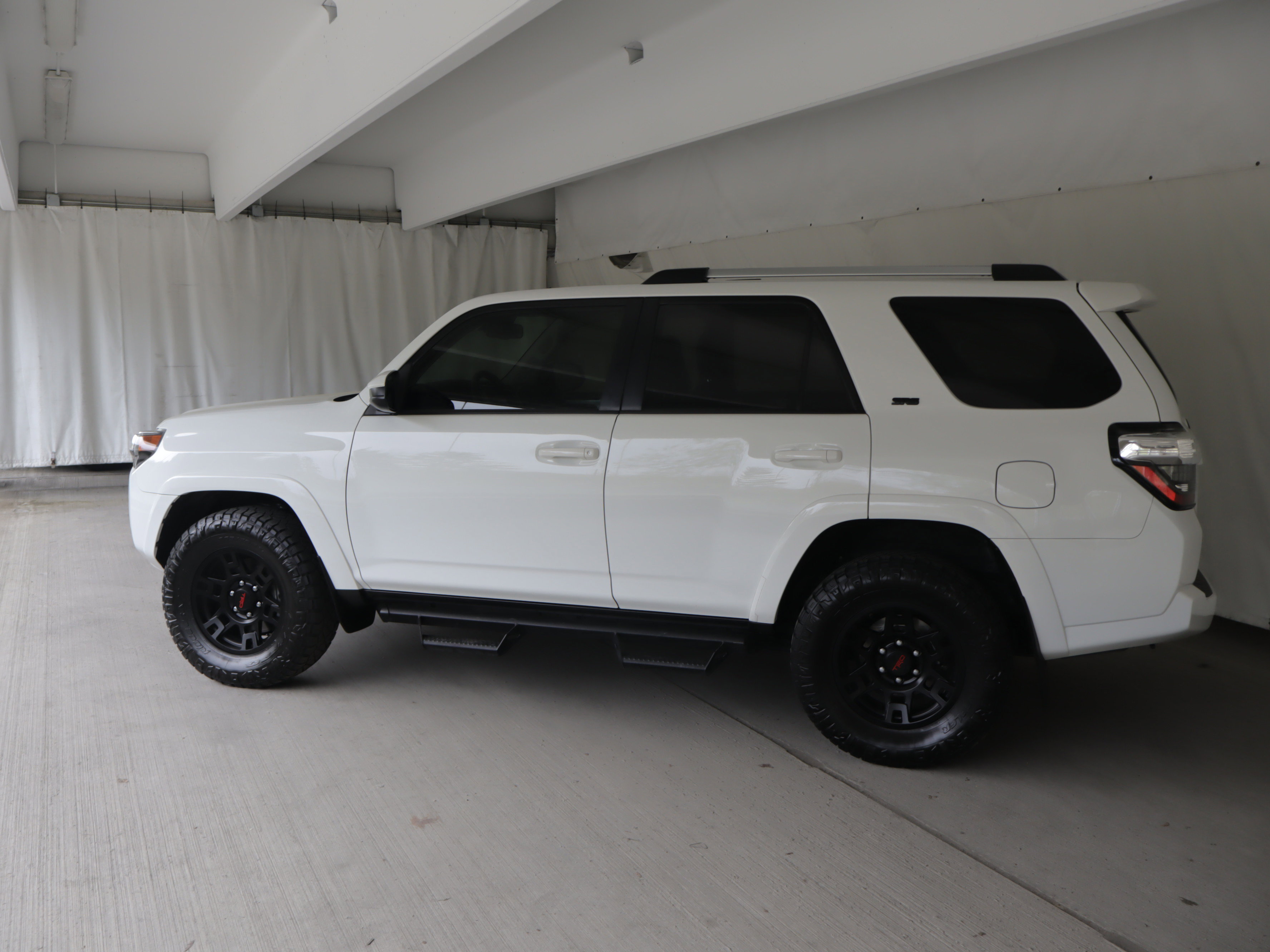 Used 2022 Toyota 4Runner SR5 AWD/4WD image 25