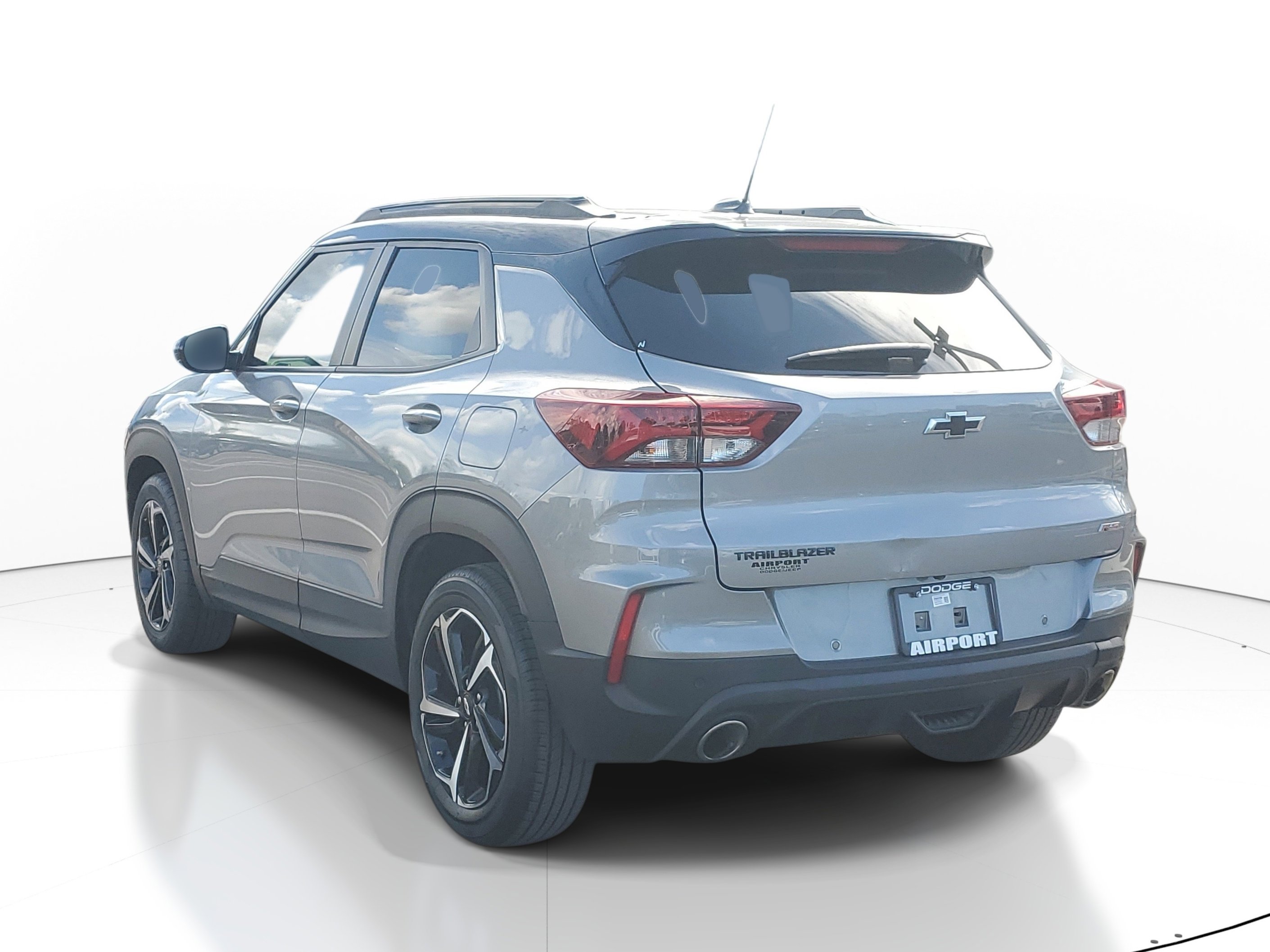 Used 2023 Chevrolet TrailBlazer RS w/ Sun and Liftgate Package FWD image 4