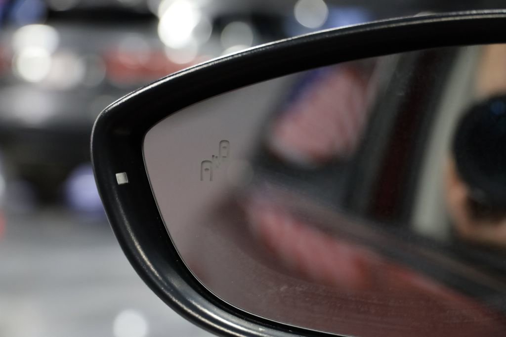 Used 2017 Volkswagen Passat 1.8T SEL Premium image 32