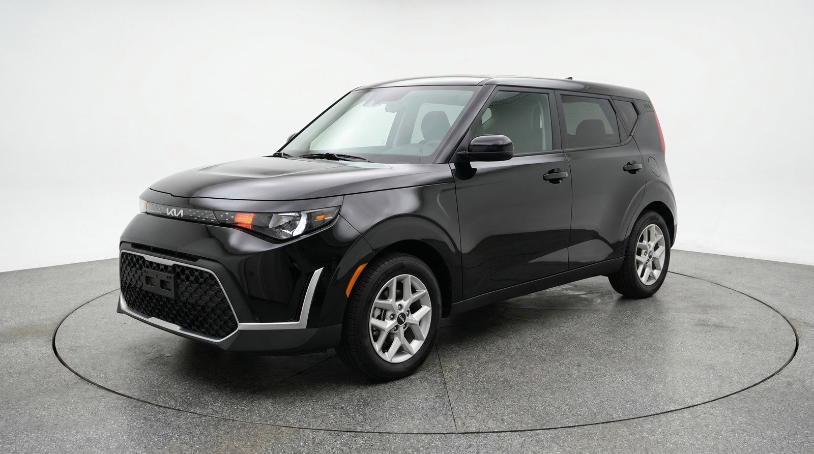 Used 2025 Kia Soul LX w/ LX Technology Package FWD image 3