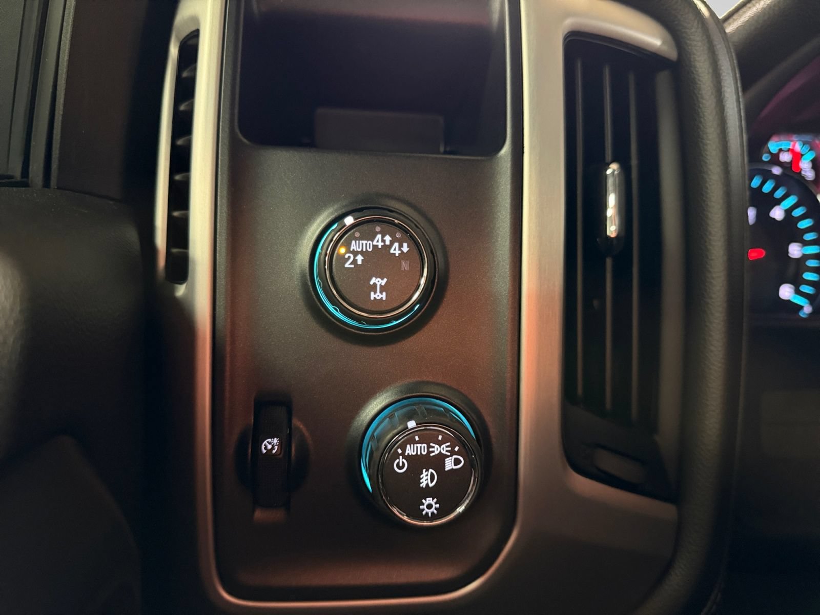 Used 2018 GMC Sierra 1500 SLE w/ SLE Value Package AWD/4WD image 34