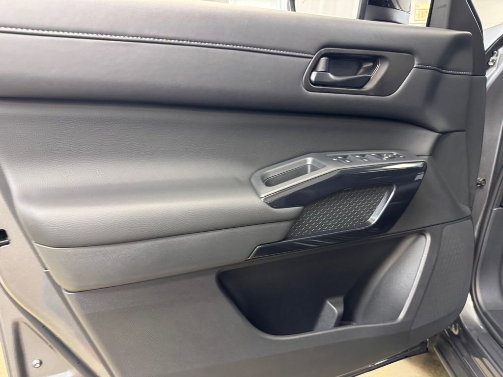 New 2026 Nissan Pathfinder SV image 9