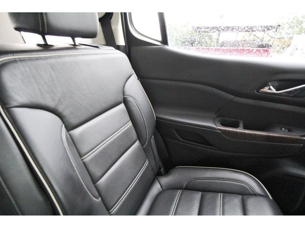 Used 2023 GMC Acadia Denali w/ Denali Ultimate Package FWD image 12