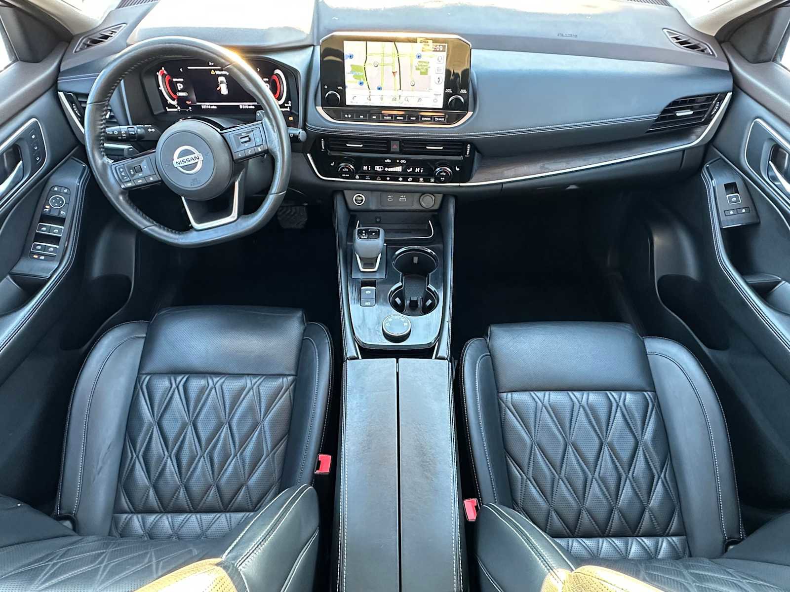 Used 2021 Nissan Rogue Platinum image 18