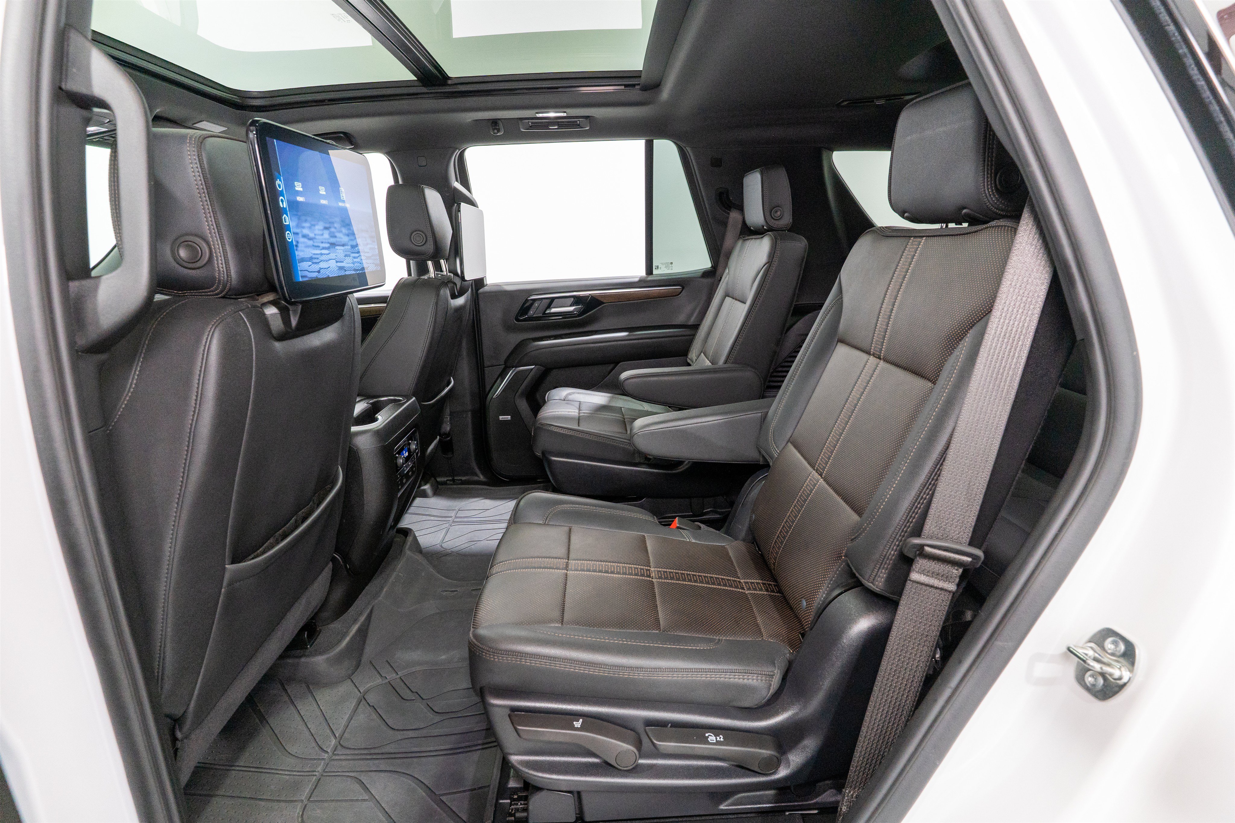 Used 2025 Chevrolet Tahoe High Country AWD/4WD image 35