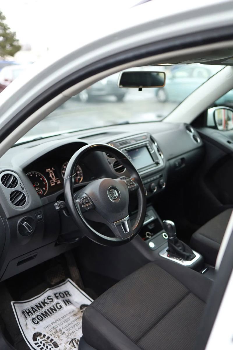 Used 2017 Volkswagen Tiguan S image 14