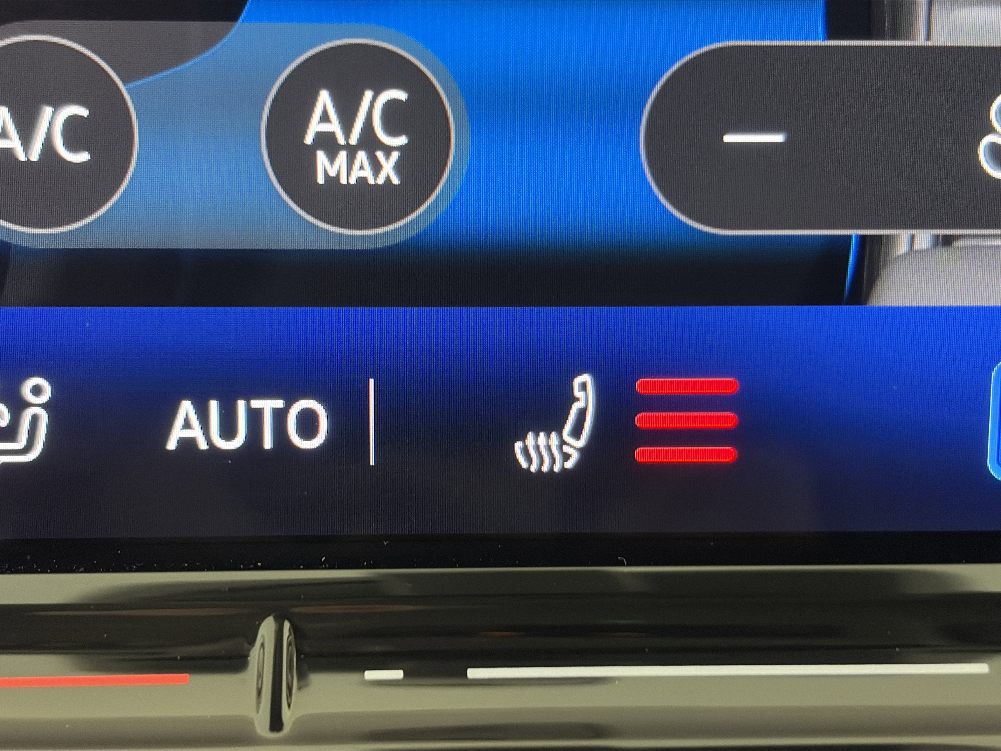 Used 2025 Volkswagen Tiguan SE image 22