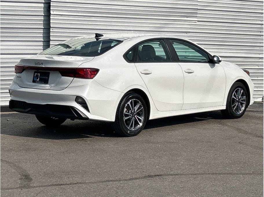 Used 2023 Kia Forte LXS image 3