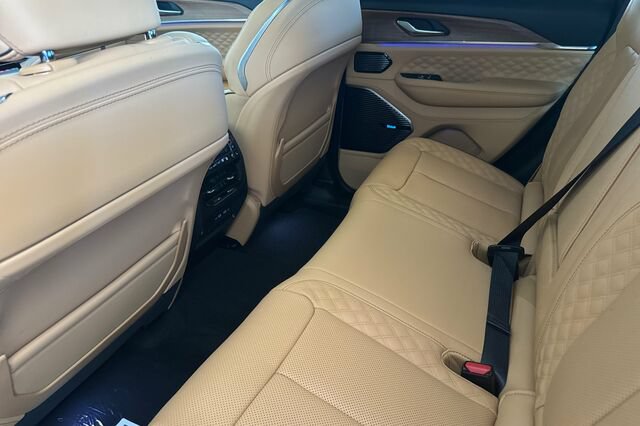 New 2026 Jeep Grand Cherokee Summit w/ Adv Protech Group IV AWD/4WD image 9