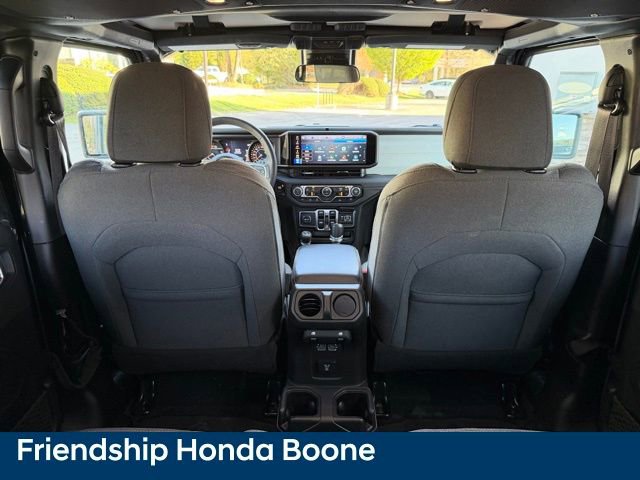 Used 2024 Jeep Wrangler Sahara image 36