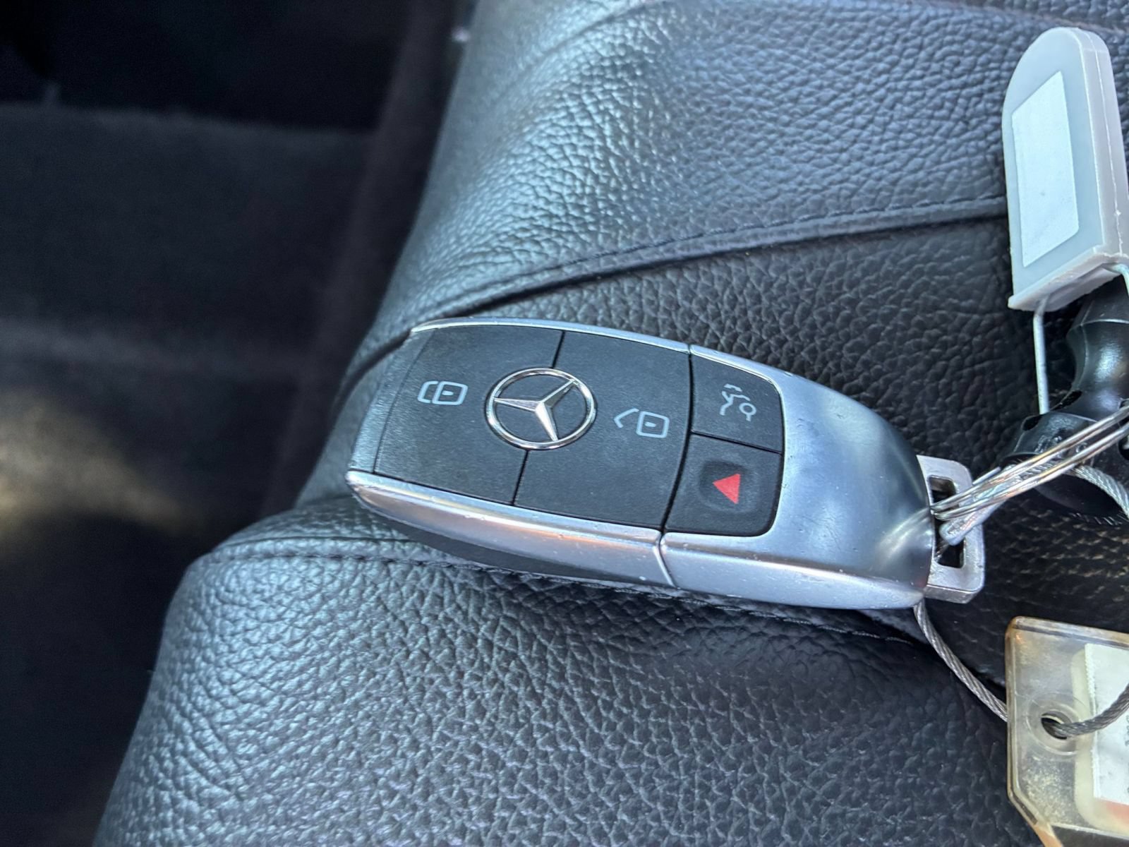 Used 2025 Mercedes-Benz GLB 250 4MATIC image 22