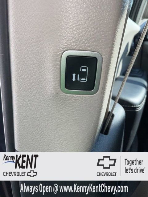 Used 2023 Chrysler Pacifica Touring-L image 22