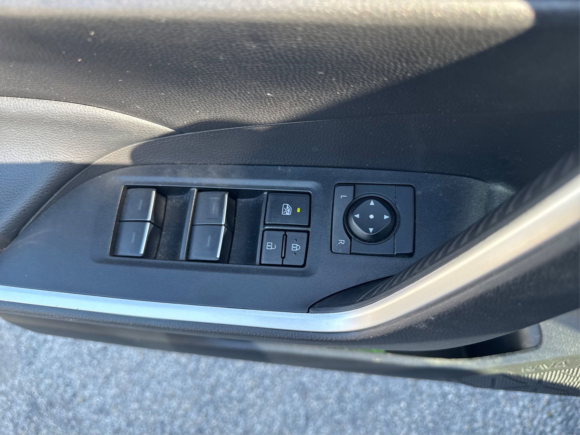 Used 2022 Toyota RAV4 XLE image 35