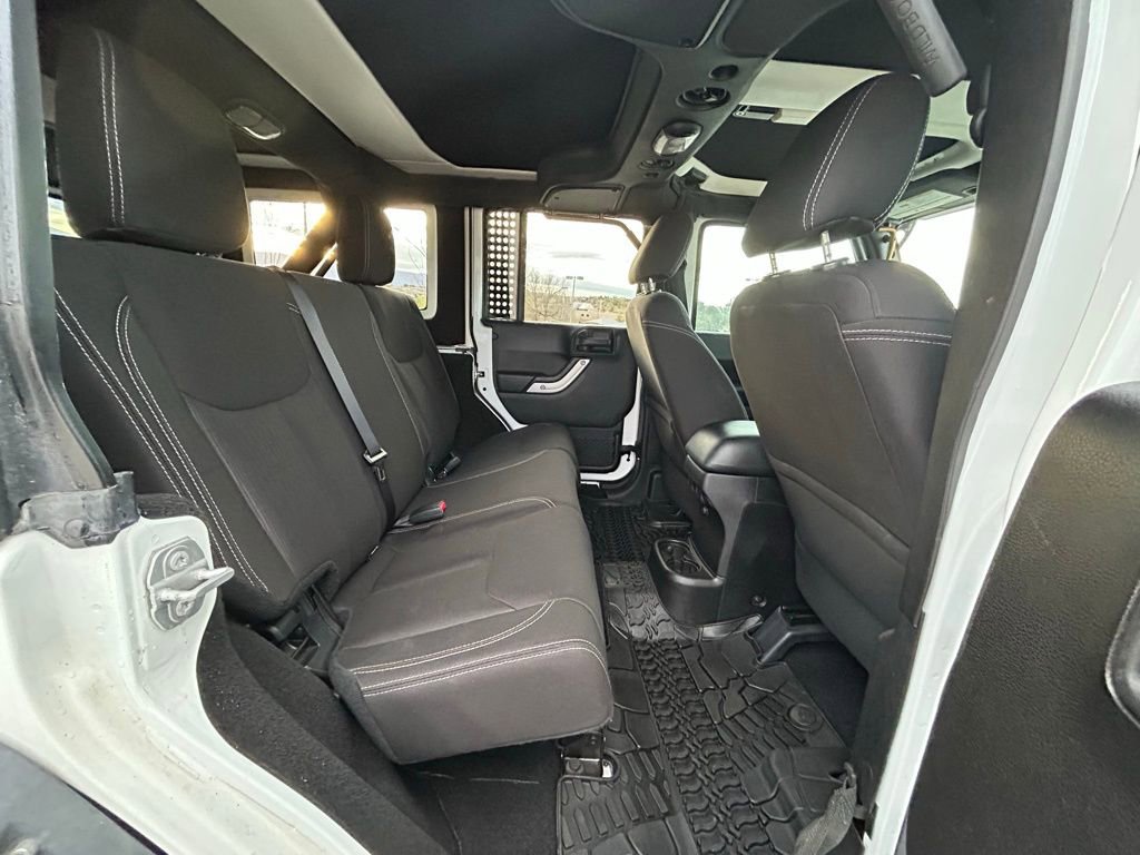 Used 2016 Jeep Wrangler Unlimited Rubicon image 29