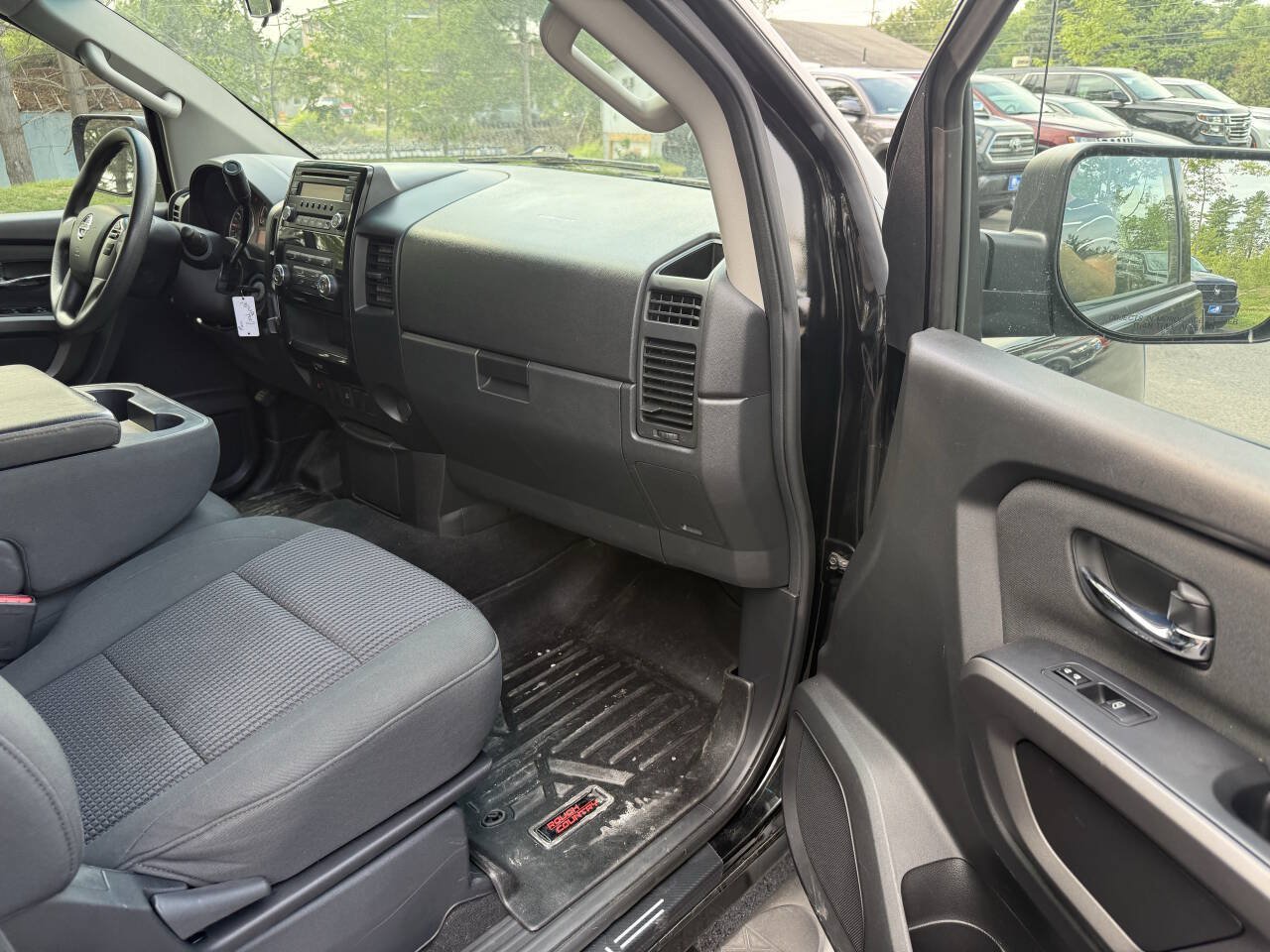 Used 2015 Nissan Titan SV AWD/4WD image 13