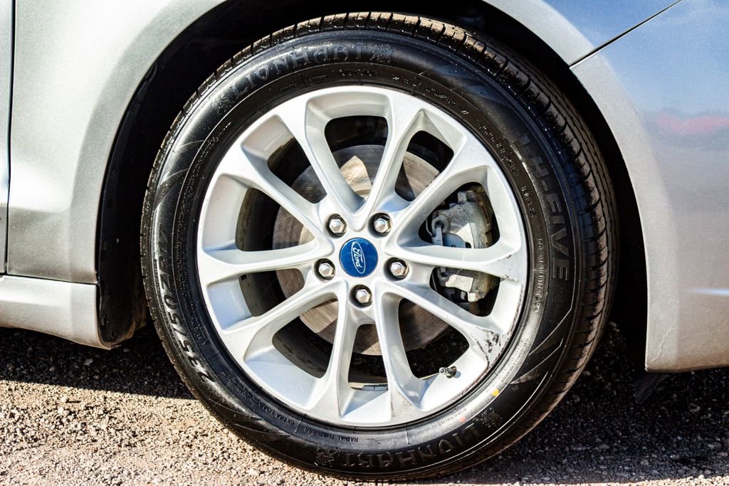 Used 2020 Ford Fusion SE image 10