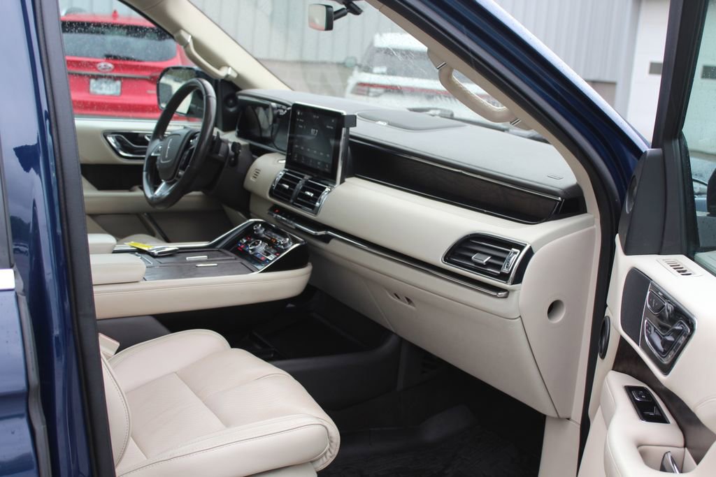 Used 2019 Lincoln Navigator Reserve AWD/4WD image 17